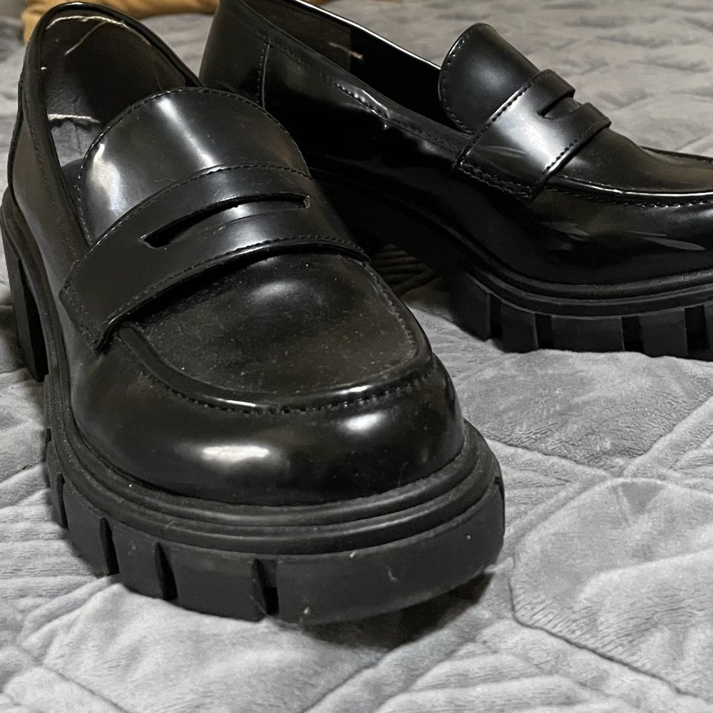 Crown Vintage Black Loafers